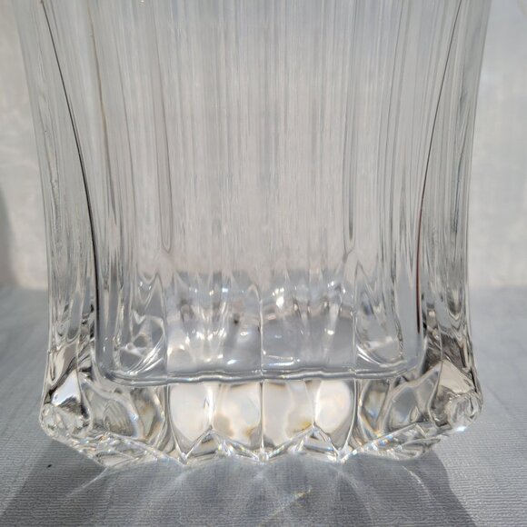 Elegant Crystal Glass Decanter With Stopper For Whiskey Or Wine Storage - Picture 4 of 10